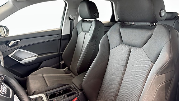 Audi Q3 8 of 15