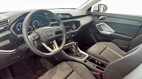 Audi Q3 7 of 15