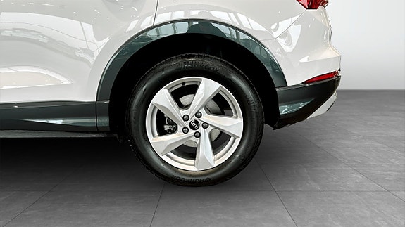 Audi Q3 6 of 15