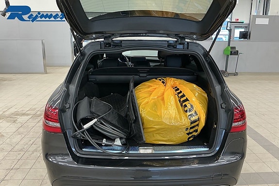 Mercedes-Benz C300 e 14 of 18