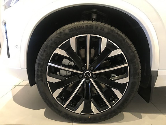 Volvo XC90 16 of 16