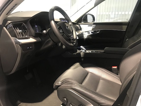Volvo XC90 4 of 16