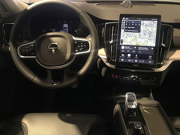 Volvo XC90 8 of 16