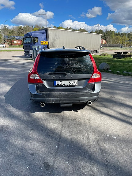 Volvo V70 3 of 3