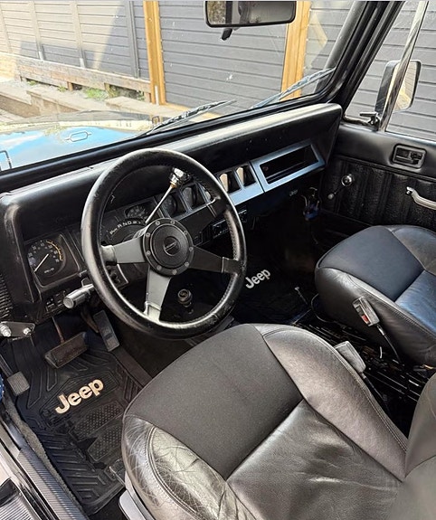 Jeep Wrangler 15 of 19
