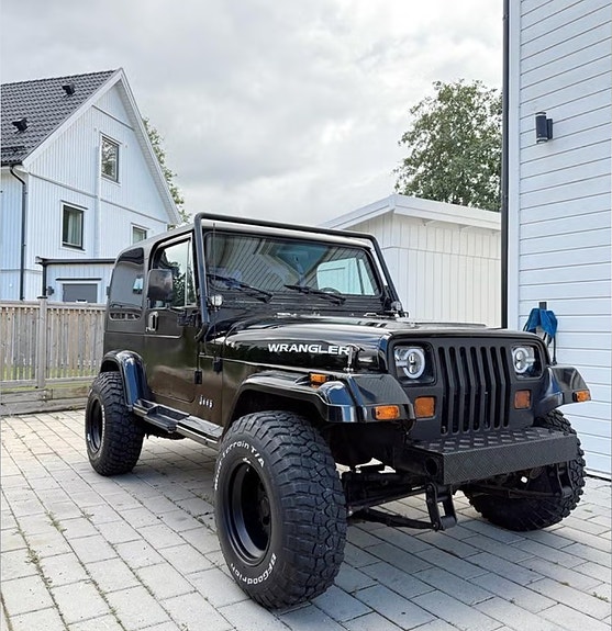 Jeep Wrangler 13 of 19