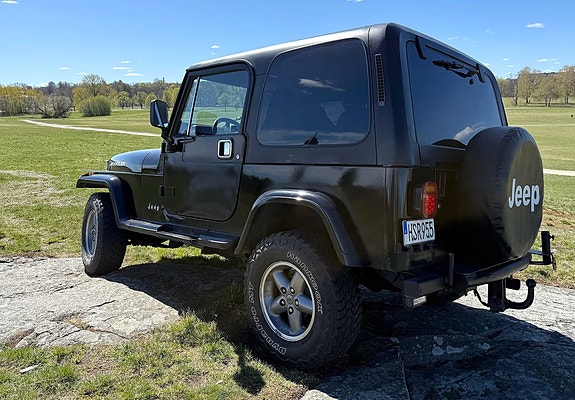 Jeep Wrangler 4 of 19