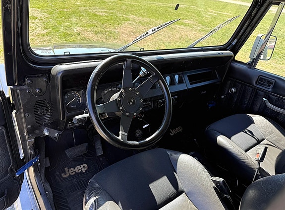 Jeep Wrangler 8 of 19