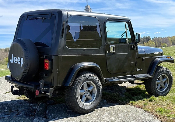 Jeep Wrangler 6 of 19