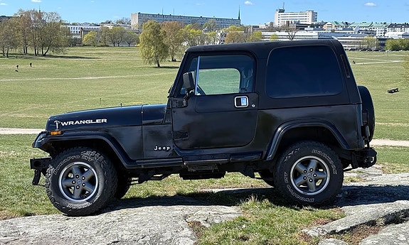 Jeep Wrangler 2 of 19