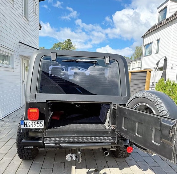 Jeep Wrangler 16 of 19