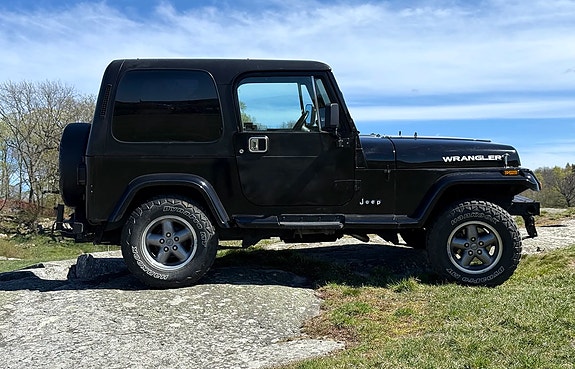Jeep Wrangler 5 of 19