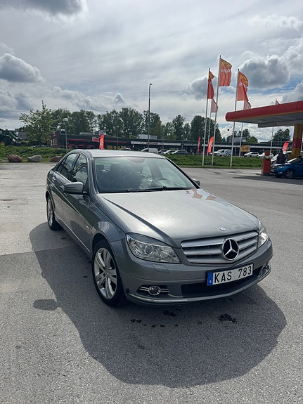 Mercedes-Benz C180 3 of 5