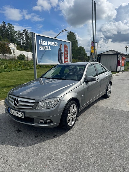 Mercedes-Benz C180 2 of 5