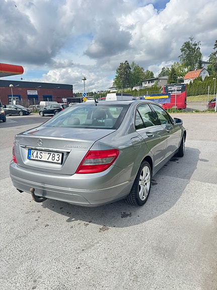 Mercedes-Benz C180 4 of 5