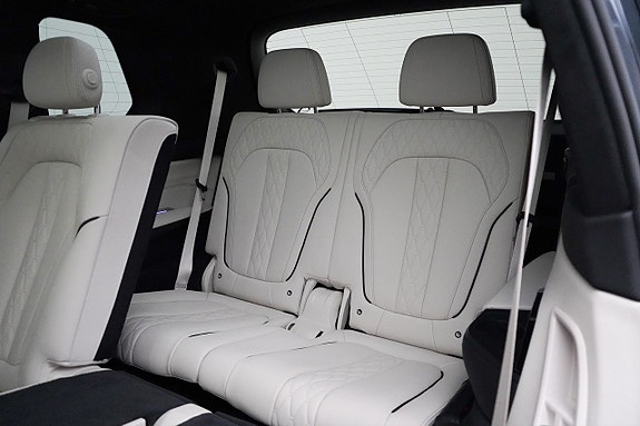 BMW X7 8 of 27
