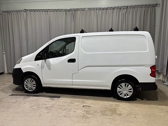 Nissan NV200 2 of 5