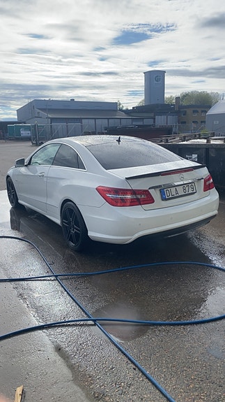 Mercedes-Benz E250 3 of 5