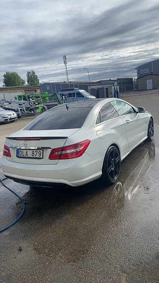 Mercedes-Benz E250 4 of 5
