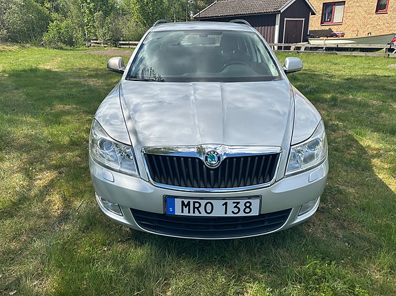 Skoda Octavia 2 of 5