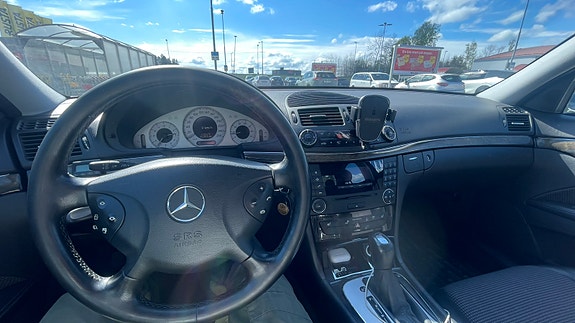 Mercedes-Benz E320 7 of 7