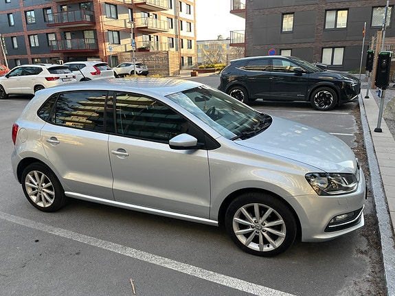 Volkswagen Polo 2 of 5