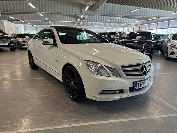 Mercedes-Benz E200 2 of 5