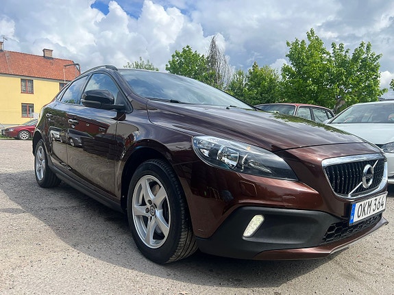 Volvo V40 Cross Country 3 of 10