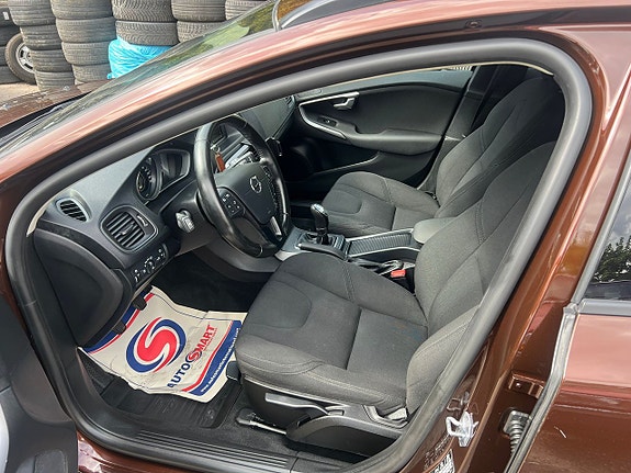 Volvo V40 Cross Country 9 of 10
