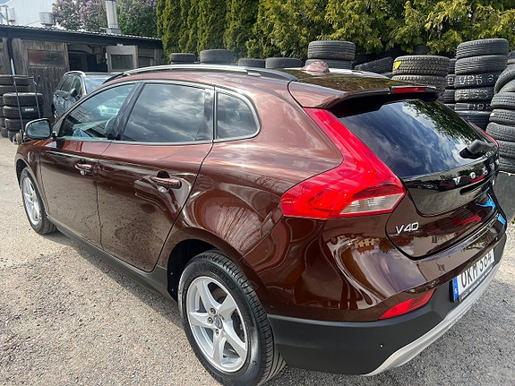 Volvo V40 Cross Country 7 of 10