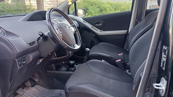 Toyota Yaris 16 of 17
