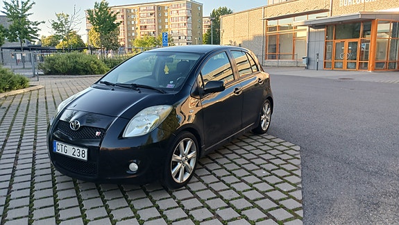 Toyota Yaris 12 of 17