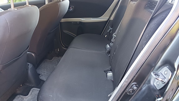 Toyota Yaris 9 of 17