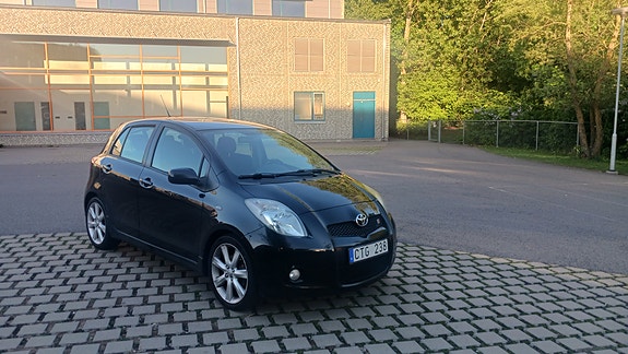 Toyota Yaris 14 of 17