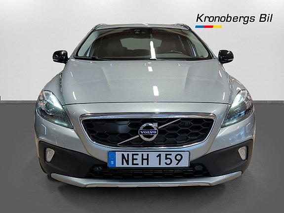 Volvo V40 Cross Country 2 of 5