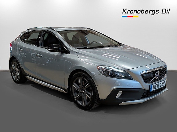 Volvo V40 Cross Country 3 of 5