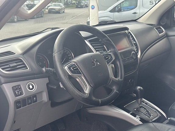 Mitsubishi L200 9 of 17