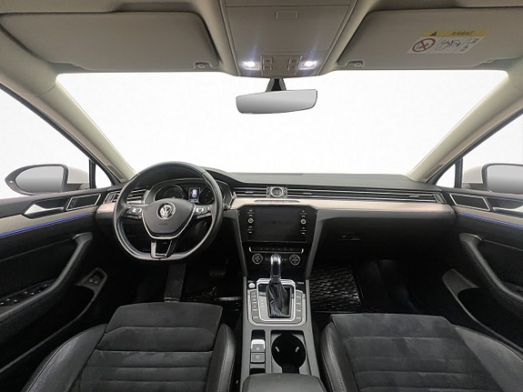 Volkswagen Passat 12 of 29