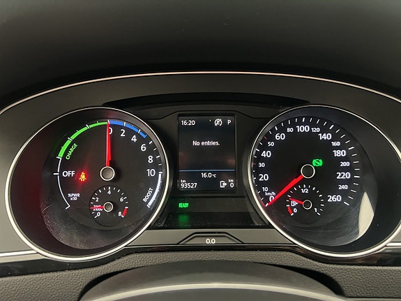 Volkswagen Passat 15 of 29