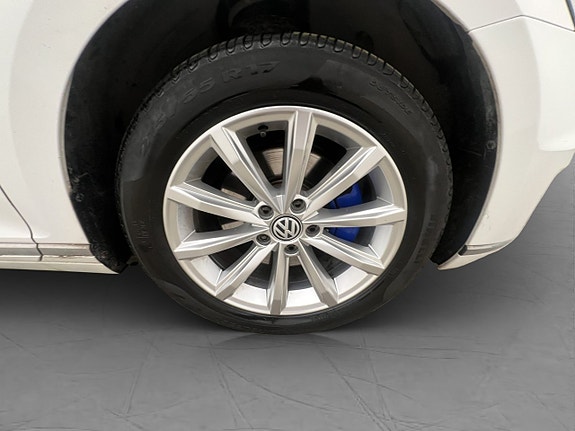 Volkswagen Passat 29 of 29