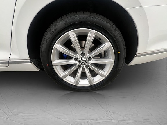 Volkswagen Passat 27 of 29