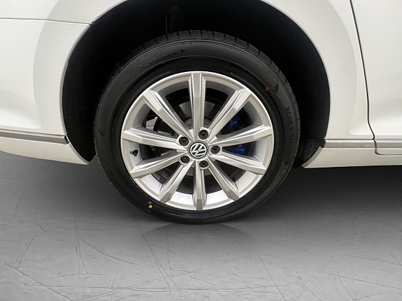 Volkswagen Passat 28 of 29