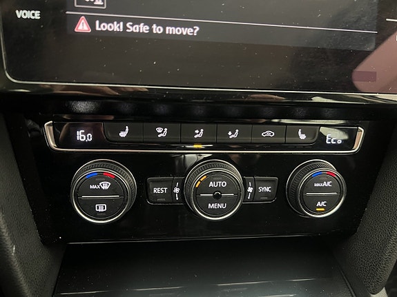 Volkswagen Passat 19 of 29