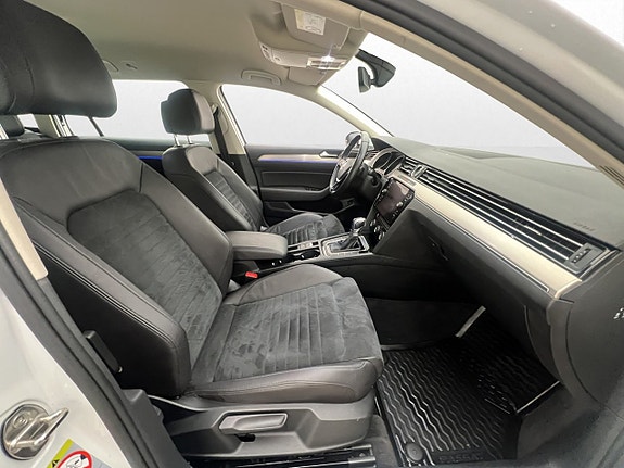 Volkswagen Passat 22 of 29