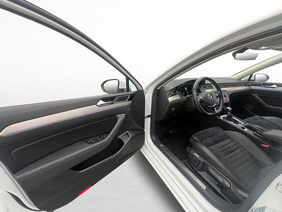 Volkswagen Passat 10 of 29