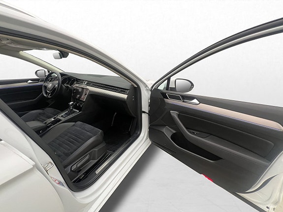 Volkswagen Passat 23 of 29