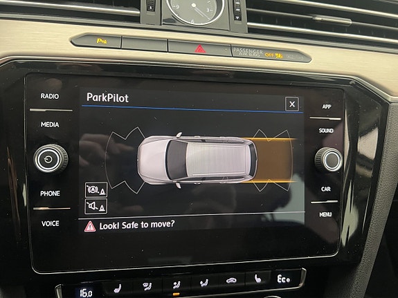 Volkswagen Passat 17 of 29