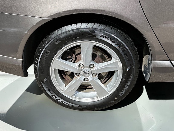 Volvo V70 7 of 15