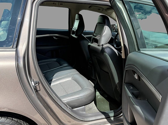 Volvo V70 9 of 15