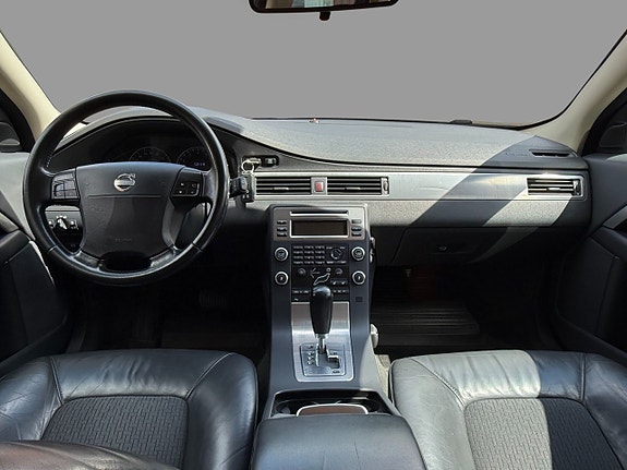 Volvo V70 12 of 15